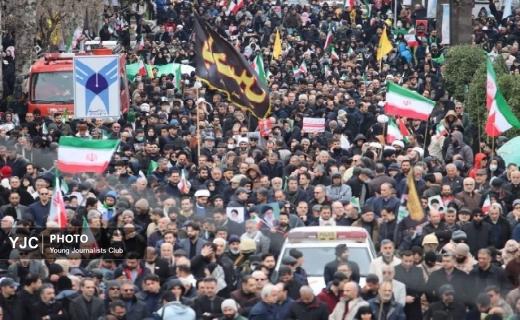 به یاد دختران میناب ؛ حضور دانش آموزان گیلانی با لباس مدرسه به یاد دختران میناب ؛ حضور دانش آموزان گیلانی با لباس مدرسه