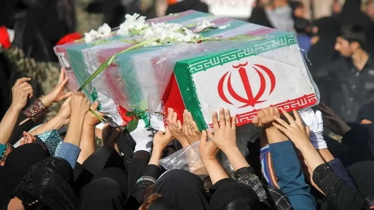 باشگاه خبرنگاران -تشییع پیکر مطهر ۵ شهید والامقام جنگ رمضان در همدان + فیلم