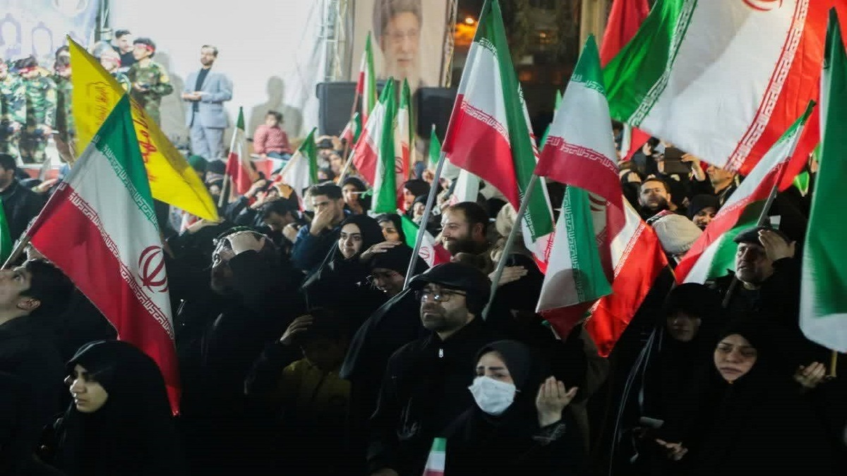 باشگاه خبرنگاران -جلوه‌هایی از شانزدهمین شب ایستادگی مردم قم