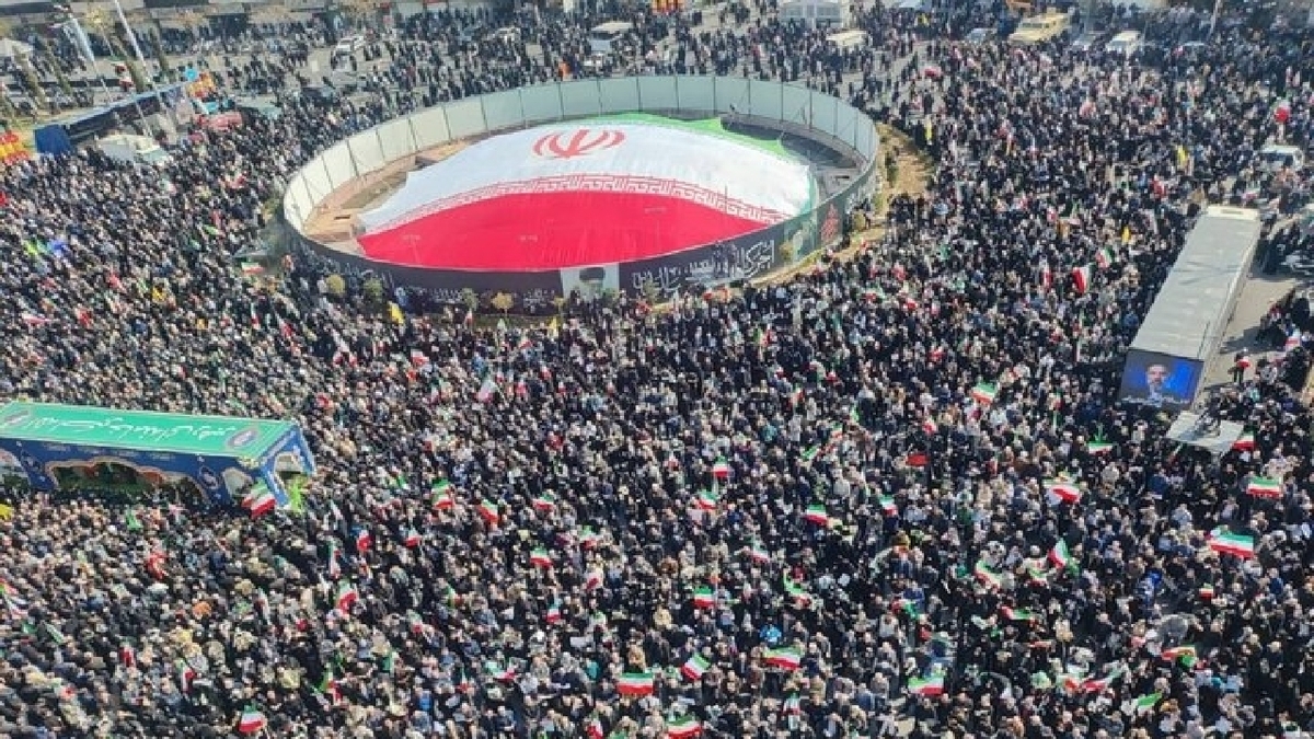 باشگاه خبرنگاران -مراسم تشییع قهرمانان ناو دنا، علی لاریجانی و سردار غلامرضا سلیمانی برگزار شد