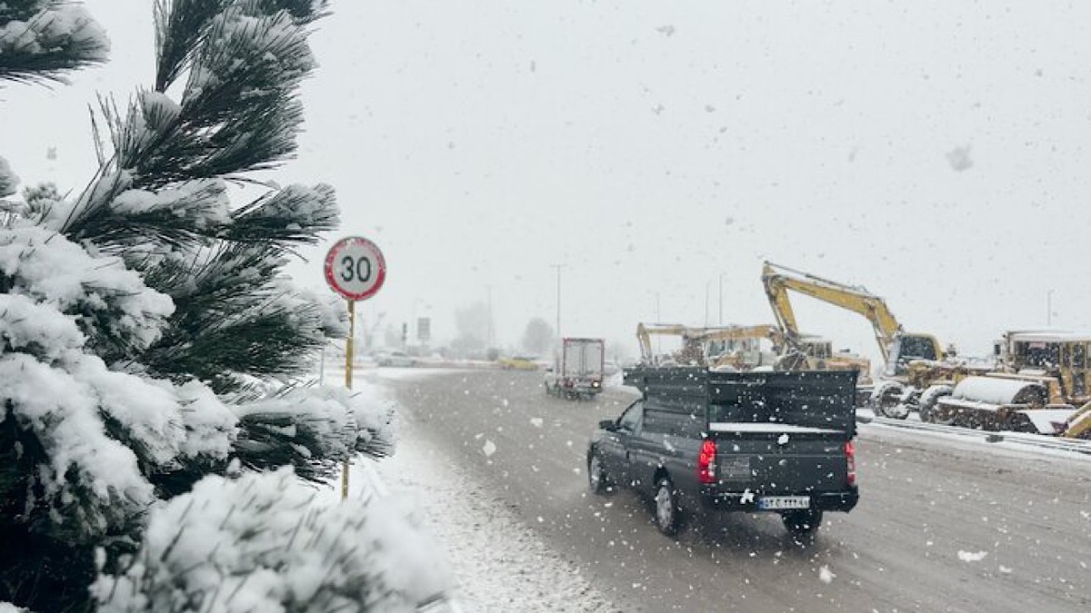 باشگاه خبرنگاران -بارش برف و باران در ۵ استان/ آماده‌باش پلیس راهور همزمان با ترافیک نیمه‌سنگین