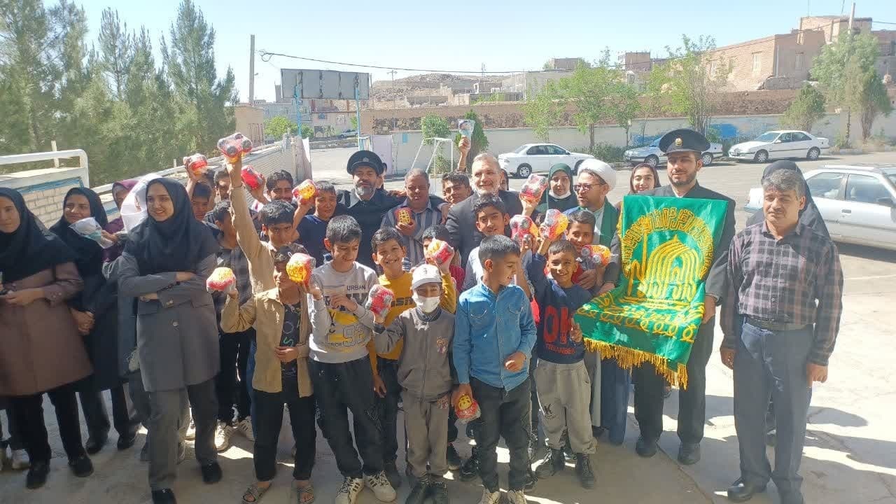 دانش آموزان استثنایی مرکز گل‌های سربیشه زیر سایه خورشید + تصاویر