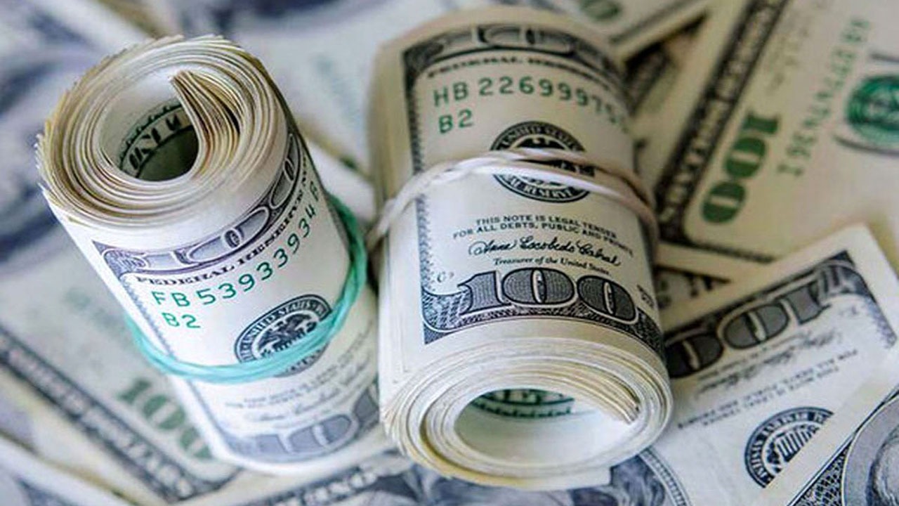 کشف بیش از ۲۰۰ هزار دلار قاچاق در شیراز