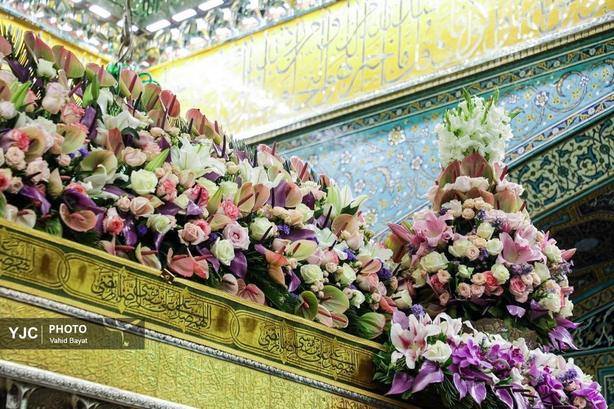 گل‌آرایی حرم مطهر رضوی در آستانه میلاد با سعادت امام رضا (ع)