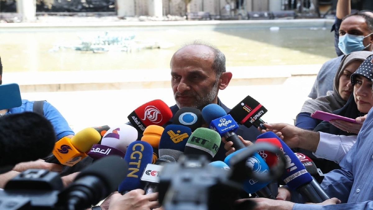 خسرو معتضد: ساختمان شیشه‌ای مثل تخت جمشید است که به آتش کشیده شد، اما نابود نشد