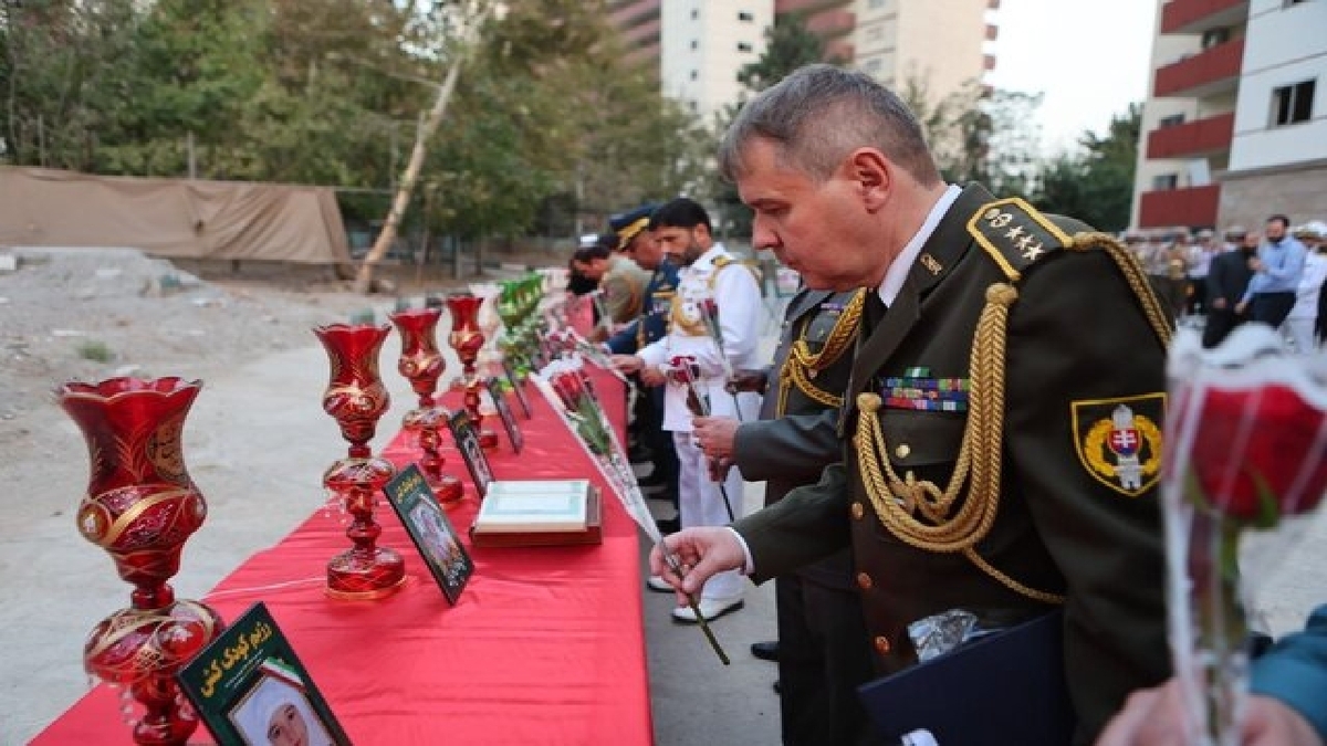 باشگاه خبرنگاران -ادای احترام وابستگان نظامی خارجی به شهدای شهرک چمران