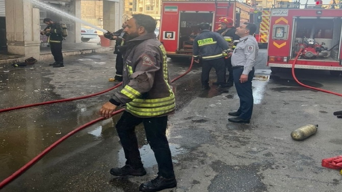 باشگاه خبرنگاران -خاموش شدن آتش در بازارچه ساحلی کیانپارس اهواز