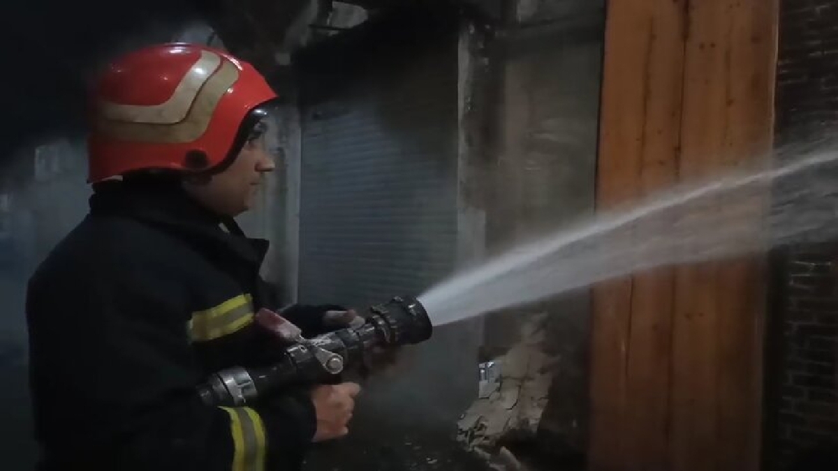 باشگاه خبرنگاران -حریق شبانه در منطقه مهدیس اهواز؛ ۲ مرد مجروح شدند