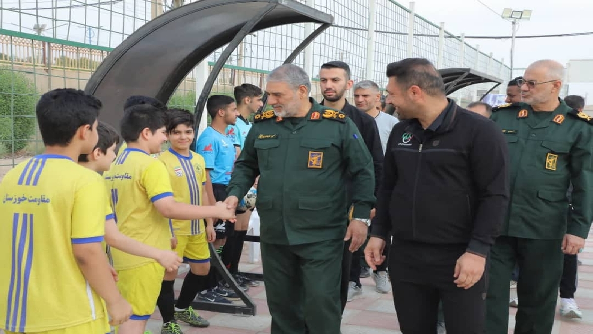 باشگاه خبرنگاران -هدیه جهادگران بسیج سازندگی به ورزشکاران با  افتتاح اولین زمین چمن استاندارد مینی فوتبال خوزستان