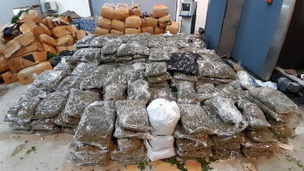 باشگاه خبرنگاران -کیوسک‌ها و اماکن عرضه مواد مخدر و مشروبات الکلی فوری پلمب شوند