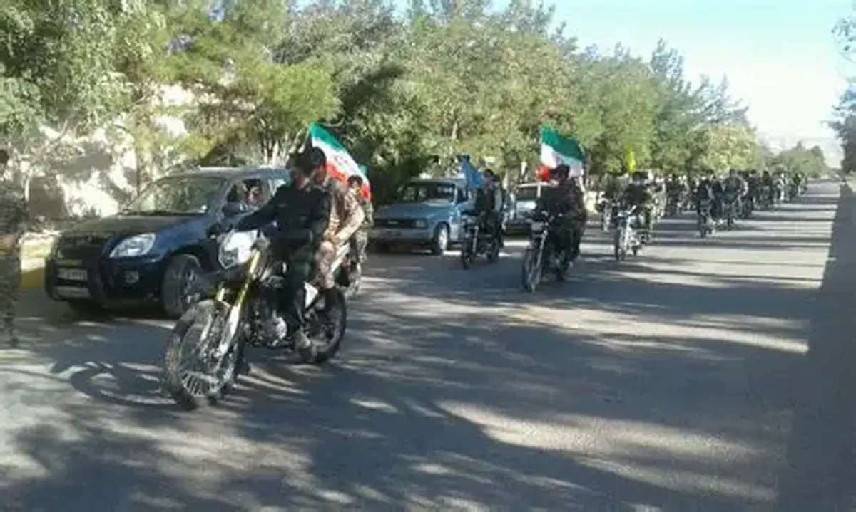 باشگاه خبرنگاران -برگزاری رژه موتوری و خودرویی به مناسبت روز جمهوری اسلامی ایران در اهر + فیلم