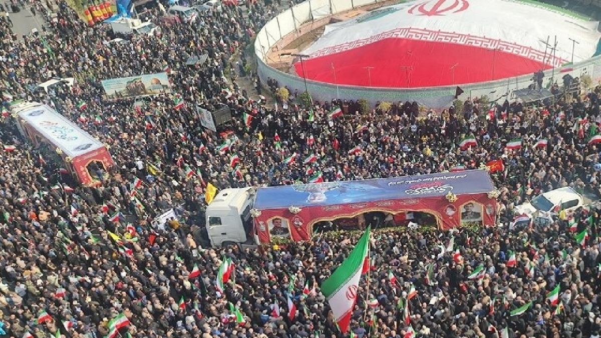 باشگاه خبرنگاران -مراسم تشییع پیکر شهیدان «تنگسیری» و «اسحاقی» آغاز شد