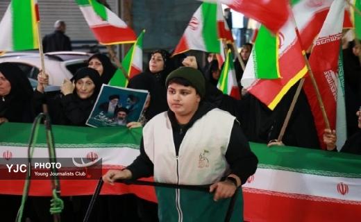 خادمیاران رضوی پای عشق وطن + عکس