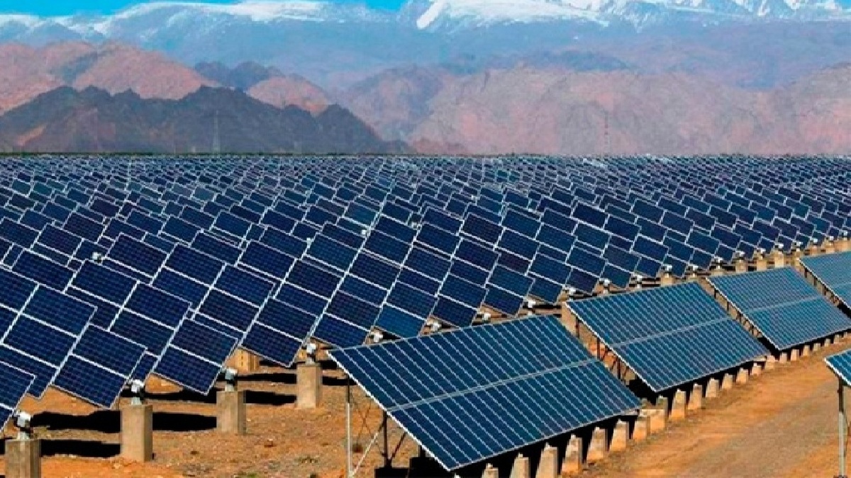 باشگاه خبرنگاران -واگذاری نیروگاه‌ خورشیدی برای توانمند‌سازی ۳ هزار و ۵۰۰ خانواده مددجوی کمیته امداد در لرستان