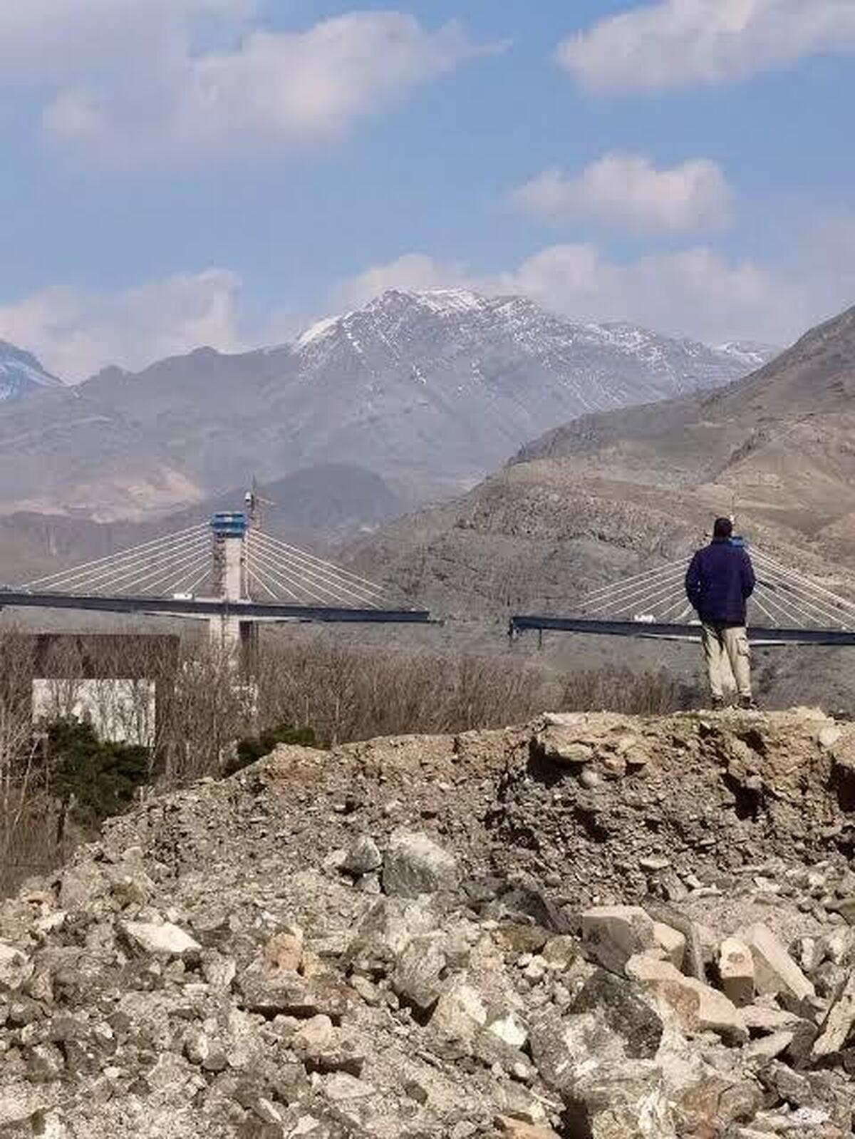 باشگاه خبرنگاران -پل ترکیبی B۱ در دو مرحله بمباران شد / دهانه‌های فلزی فرو ریخت + فیلم