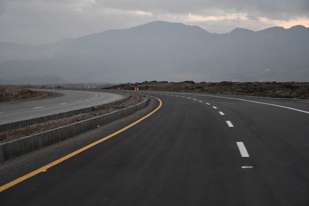 باشگاه خبرنگاران -گزارش پلیس‌راه از آسیب به محورهای تبریز و تهران/ سفرهای ریلی مشهد موقتا به جاده منتقل شد