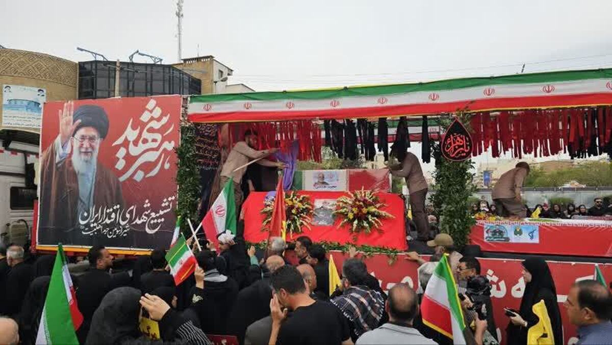 باشگاه خبرنگاران -تشییع باشکوه و حماسی شهدای اقتدار از میدان شهداء تا حرم شاهچراغ + فیلم و تصاویر