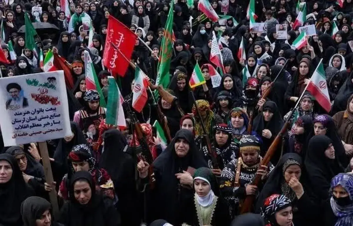 باشگاه خبرنگاران -حضور انقلابی بانوان یزدی در چهلمین روز شهادت قائد امت +فیلم