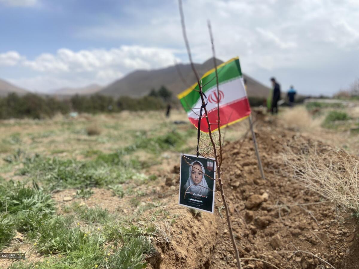 باشگاه خبرنگاران -ایجاد باغچه شجره طیبه در خوابگاه بوستان دانشگاه علوم‌پزشکی شهرکرد+ عکس