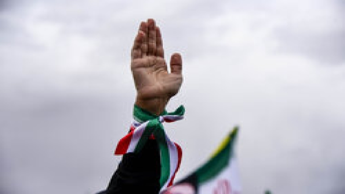 باشگاه خبرنگاران -۱۲ ساعت حماسه در خیابان کشور دوست؛ غم و اندوه ملت برای پدر