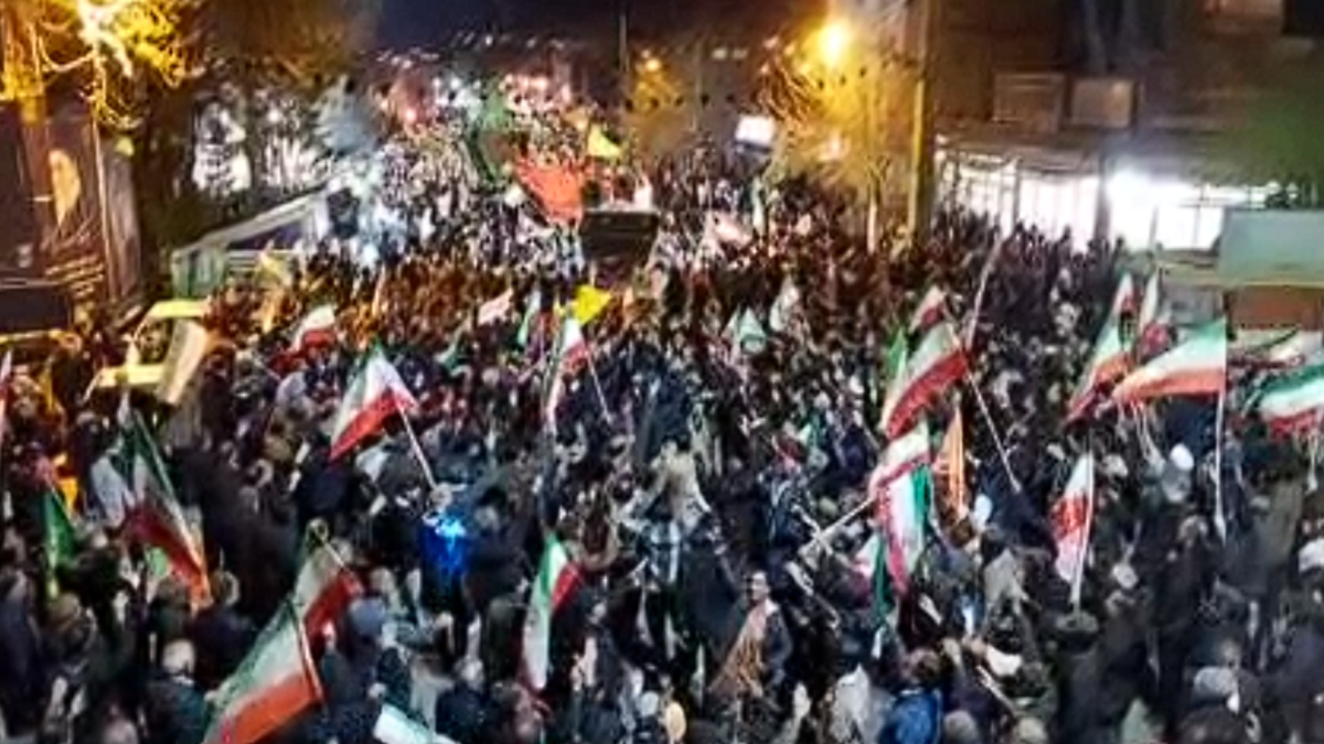 باشگاه خبرنگاران -اجتماع پرشور نهاوندی‌ها در اجتماع چهل و دومین روز سوگ رهبر شهید + فیلم