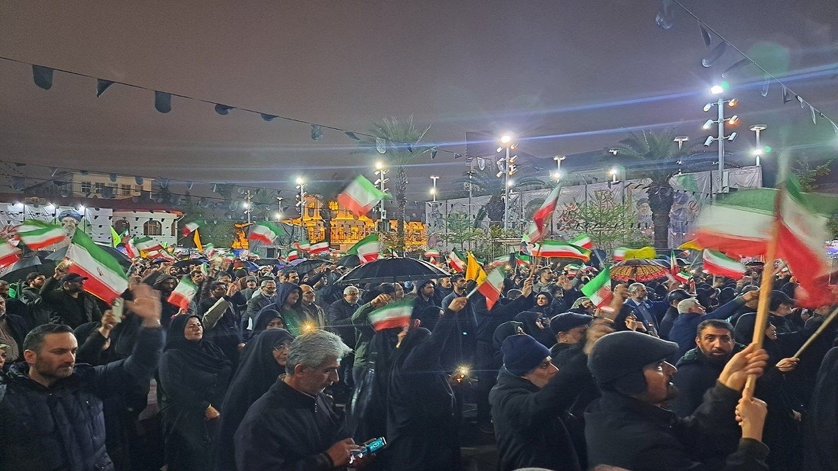 باشگاه خبرنگاران -فریاد مرگ بر آمریکا در چهل و سومین شب دفاع مقدس مردم رشت + فیلم