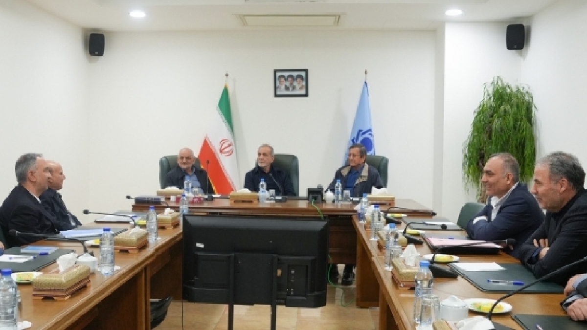 باشگاه خبرنگاران -پزشکیان: حفظ ثبات اقتصادی در شرایط جنگی نیازمند هماهنگی کامل سیاست‌های پولی است