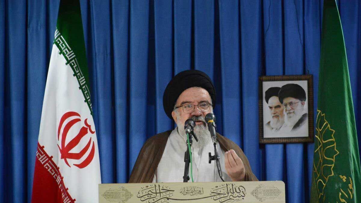 باشگاه خبرنگاران -آیت‌الله خاتمی:
اعتماد به خدا و اتکای به مردم ارکان مقابله با دشمن است