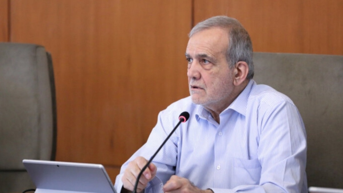 باشگاه خبرنگاران -پزشکیان: بر دست و بازوی نیرو‌های مسلح و مدافعان غیور وطن بوسه می‌زنم