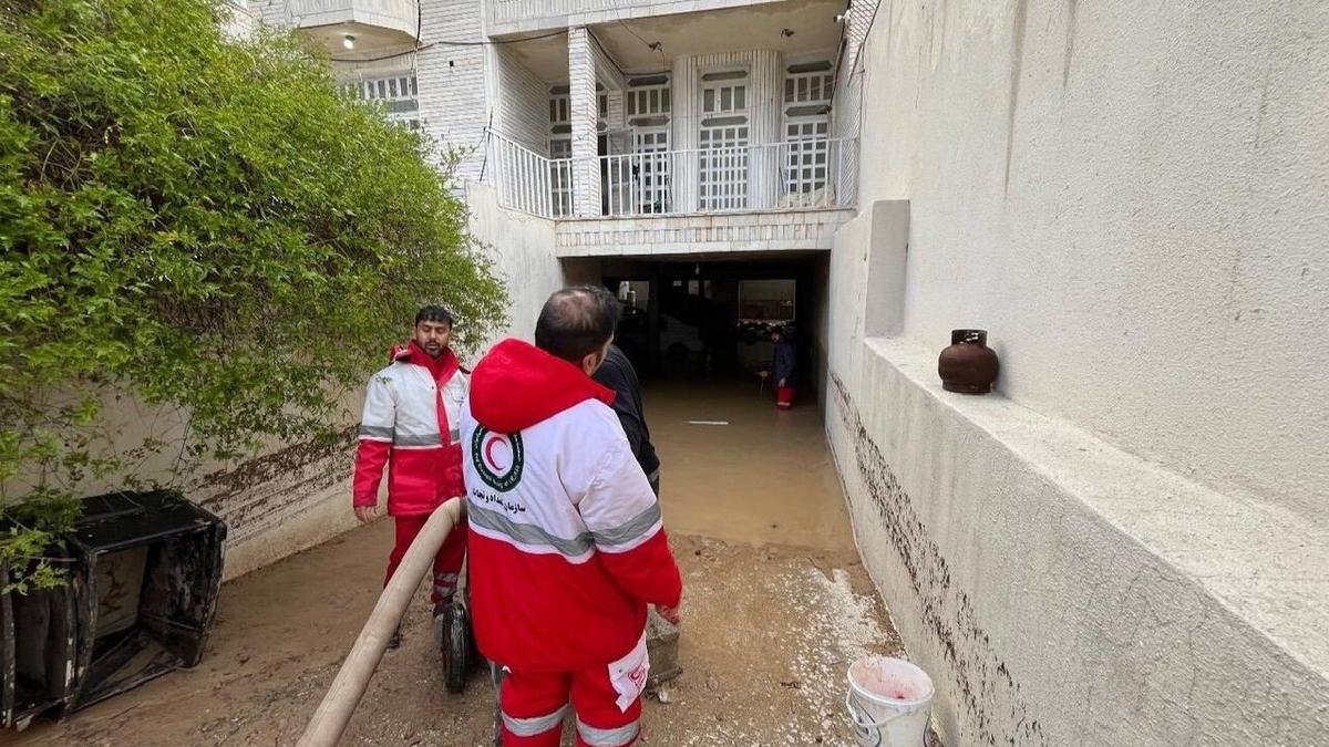 باشگاه خبرنگاران -امدادرسانی هلال‌احمر به بیش از ۲۲۰۰ هموطن سیل‌زده همزمان با خدمات‌رسانی در جنگ