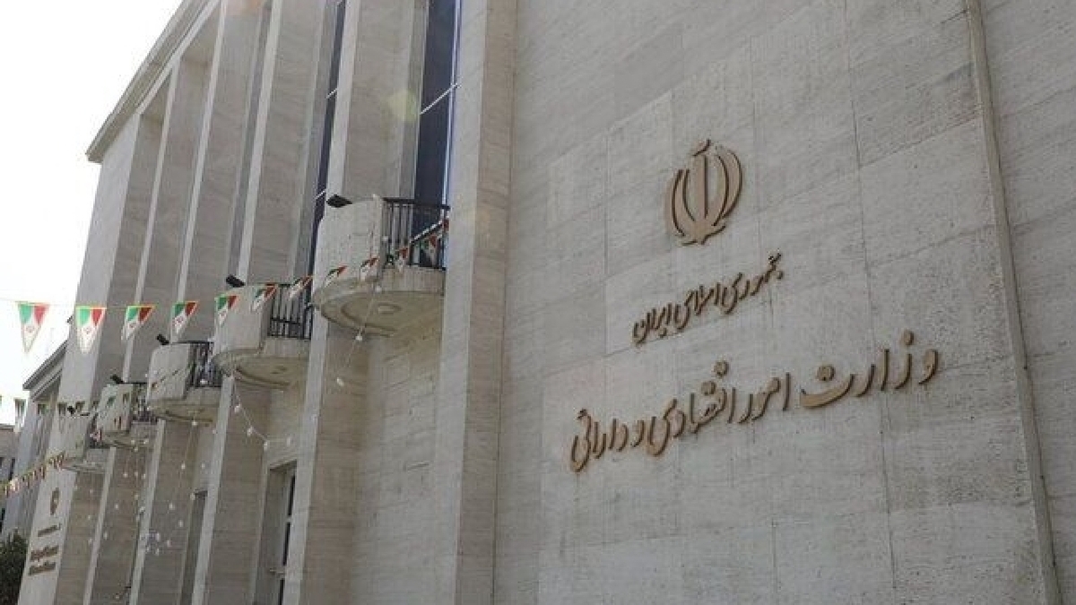 باشگاه خبرنگاران -واردات کالا‌های اساسی از بنادر مناطق آزاد در اولویت قرار گرفت/ الحاقیه «بیمه جنگ» ابلاغ شد