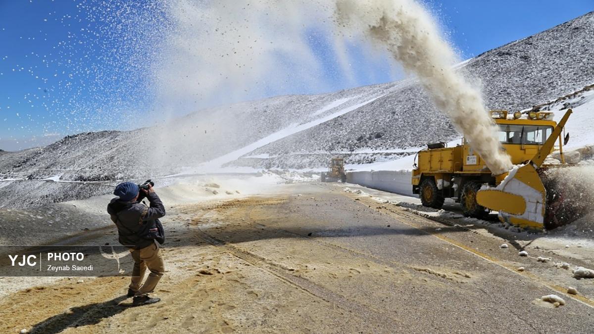 برف روبی جاده دسترسی به پیست تاریک‌دره همدان