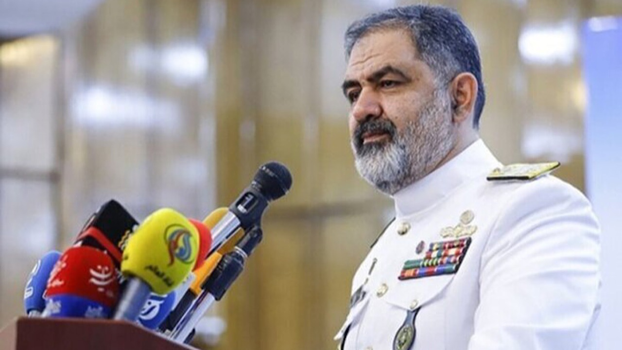 دریادار ایرانی: زیردریایی‌های ایران در آب‌های تنگه هرمز دست به ماشه هستند