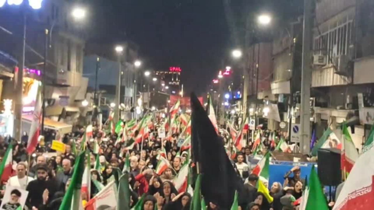 شور و حال آران و بیدگلی‌ها در قیام شبانه اقتدار و مقاومت + فیلم