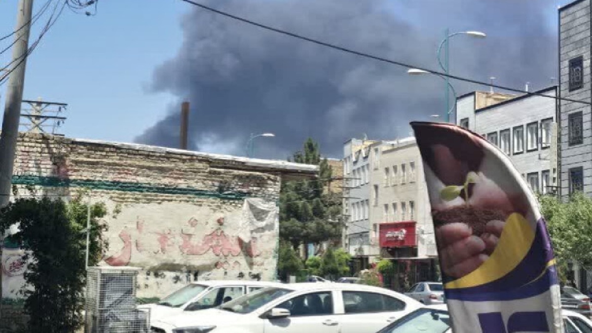 باشگاه خبرنگاران -آتش سوزی در یک واحد تولیدی عایق های حرارتی در نظر آباد البرز؛ آتش اطفا شد