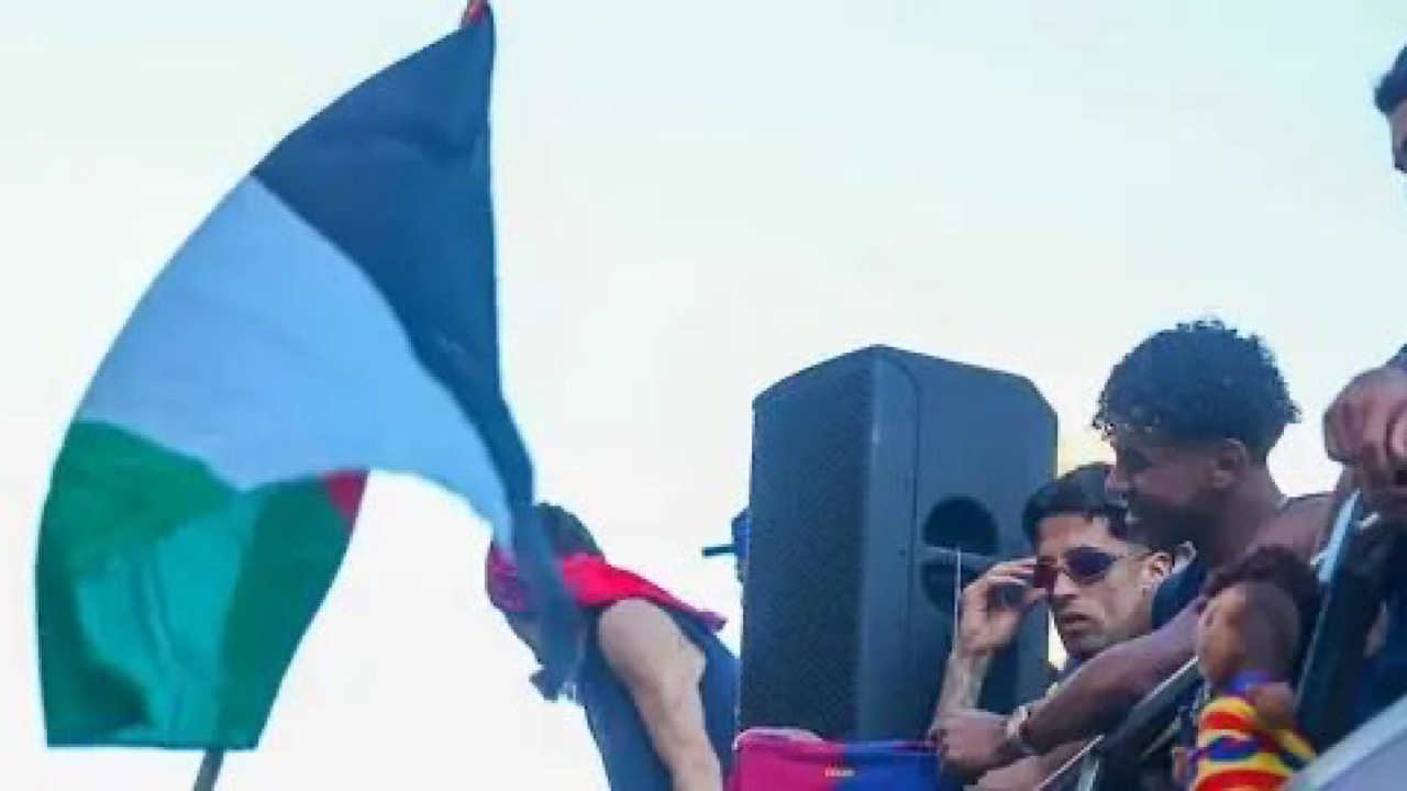 چرا یامال پرچم فلسطین را به دست گرفت؟