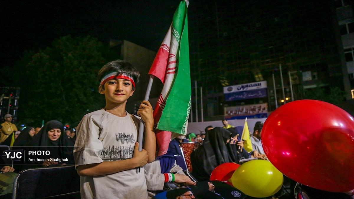 پرواز پهپادها در میدان ولیعصر(عج)