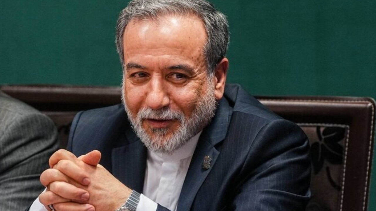 عراقچی: تنگه جز به روی کشور‌های متجاوز همچنان باز است