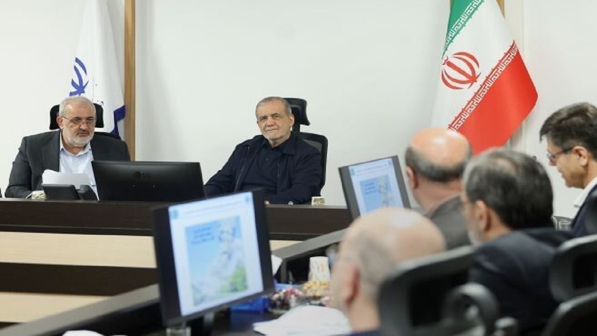 باشگاه خبرنگاران -پزشکیان: اقدامات وزارت نیرو در حفظ پایداری شبکه آب و برق کم‌نظیر بوده است