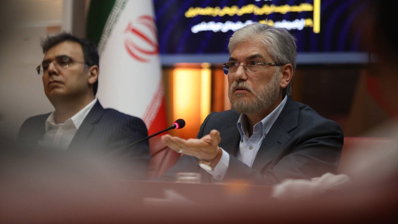 ادبیات فارسی در بحران‌ها لنگرگاه جامعه ایرانی بوده است