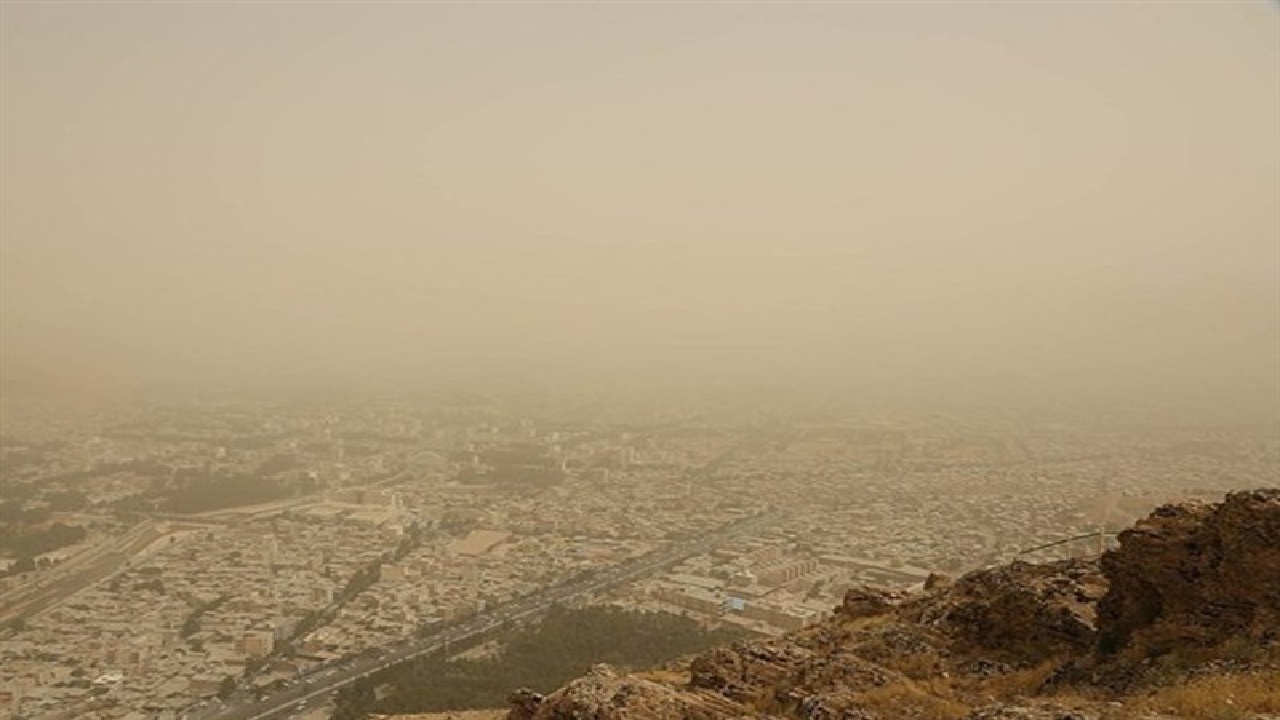 کاهش ریزگرد‌ها در لرستان؛ وضعیت همچنان برای گروه‌های حساس ناسالم است
