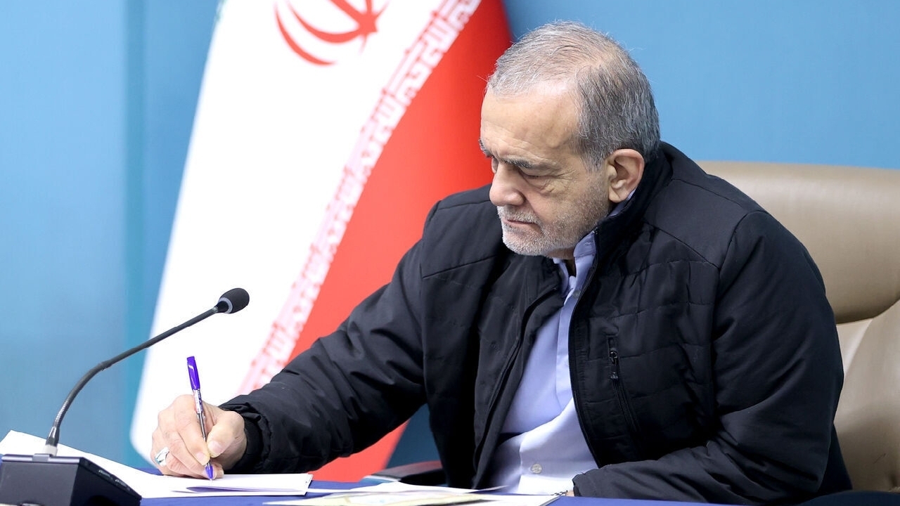 پزشکیان: شهدای پرواز اردیبهشت نماد مردم‌داری، وفاداری و خدمت بی‌منت به ایران و ملت بودند
