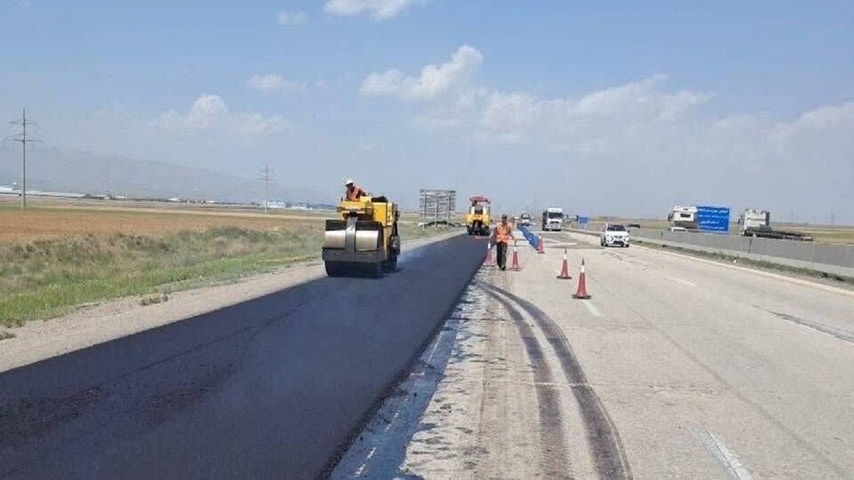 باشگاه خبرنگاران -آغاز عملیات روکش آسفالت کریدور تهران - بازرگان در آزادراه قزوین - زنجان