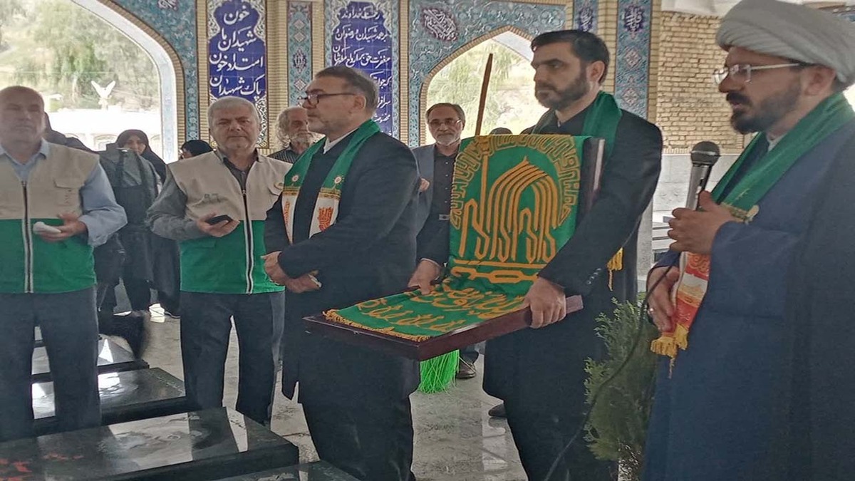 باشگاه خبرنگاران -غبارروبی قبور مطهر شهدا در کازرون با حضور خادمان حرم امام رضا (ع) + تصاویر