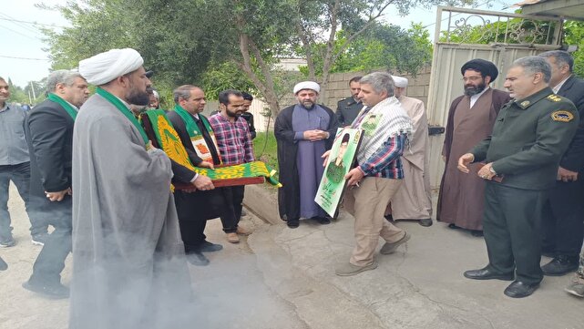 پرچم متبرک رضوی میهمان خانواده شهید امید گوکلانی + عکس