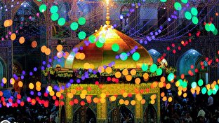 گل‌آرایی پنجره فولاد و سقاخانه حرم رضوی در ایام ولادت امام‌رضا علیه‌السلام + فیلم