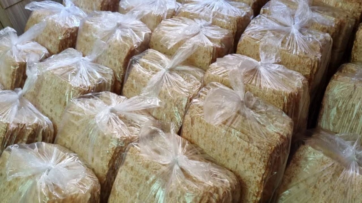 باشگاه خبرنگاران -دستان پرمهر، گره‌گشای نیازمندان؛ توزیع ۱۳۰ بسته نان در ارومیه
