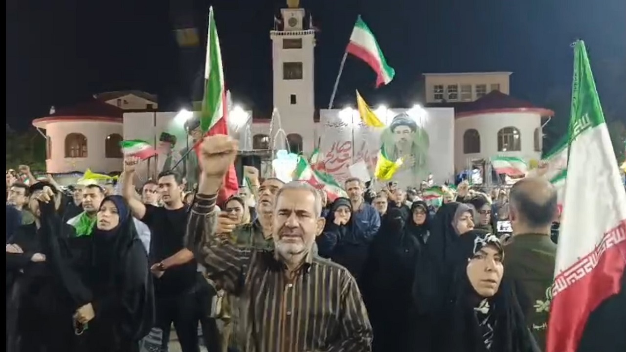 فریاد مرگ بر آمریکا و مرگ بر اسرائیل در اجتماع شبانه رشت + فیلم و تصاویر