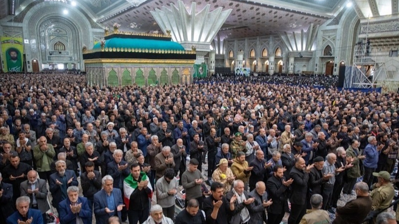 اقامه نماز جمعه تهران در مرقد مطهر امام خمینی(ره)