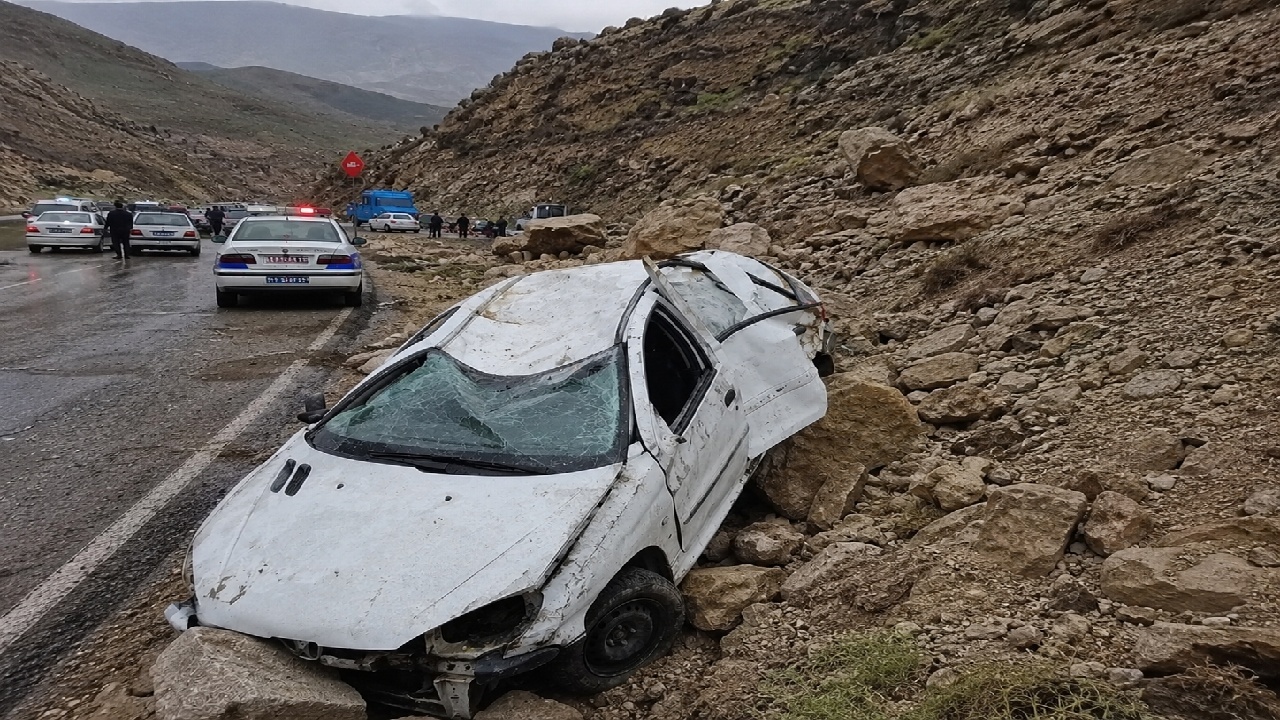 واژگونی خودرو یک کشته و یک مجروح  در جاده پل‌زال–اندیمشک برجای گذاشت